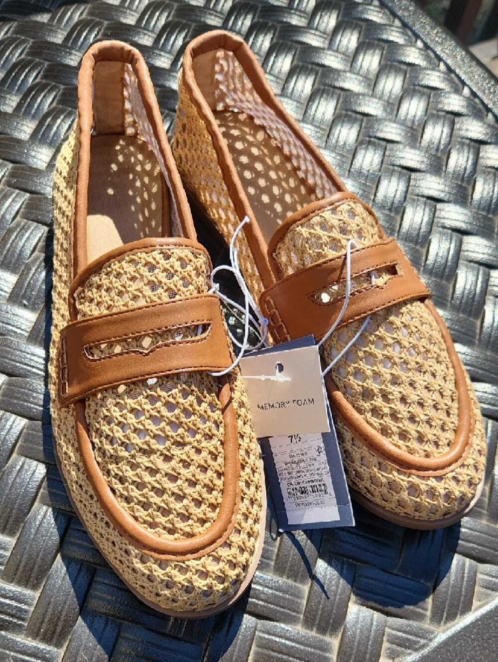 NWT! Women’s Cove Flats with Memory Foam Insole - Universal Thread™ Natural 7.5